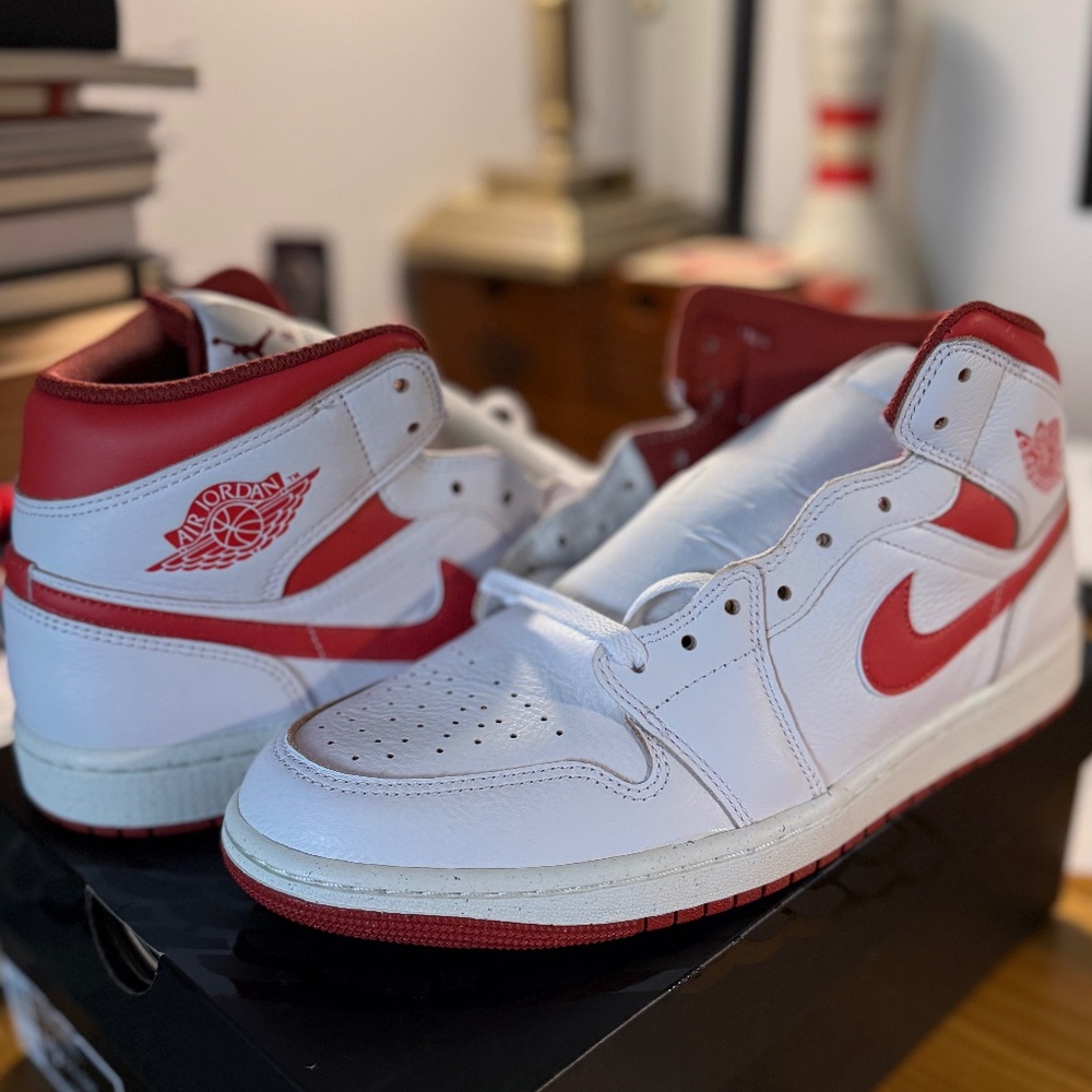 BRAND NEW - AIR JORDAN 1 MID SE - WHITE/LOBSTER-DUNE RED-SAIL -BLUE LACES - NIKE